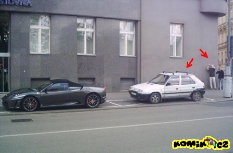 ktery_z_tech_dvou_aut_asi_foti.jpg